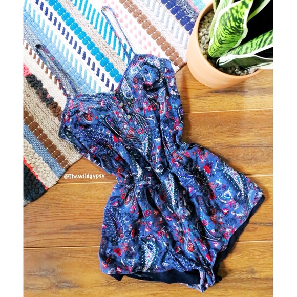 American Eagle Outfitters Pants - American Eagle paisley printed romper 🍃